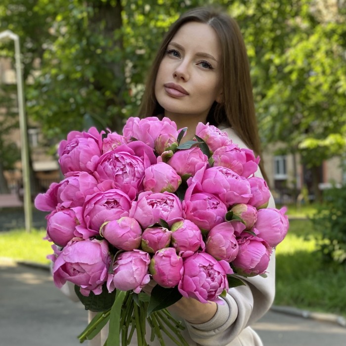 Пионы ярко-розовые Флеминг